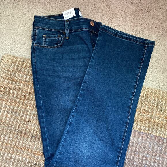 DENIZEN from Levi's Women's Sculpting High Rise Straight Fit Ankle Jeans - Picture 4 of 5